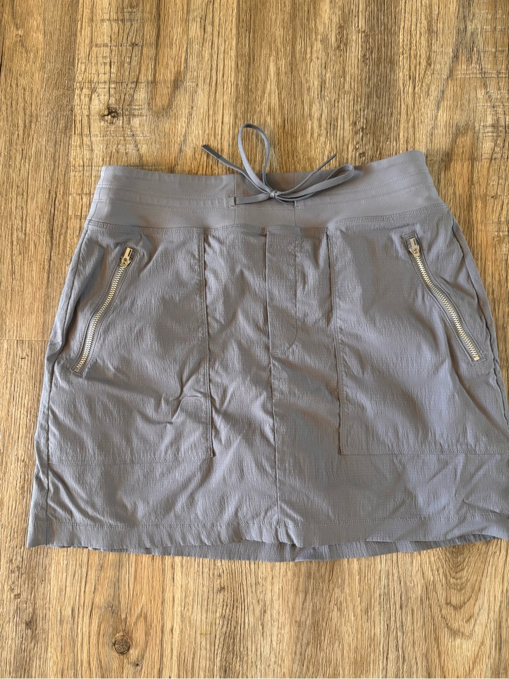 Athleta Grey Dipper Skort Size 6 Athletic Hiking Travel Skirt Zip Pockets